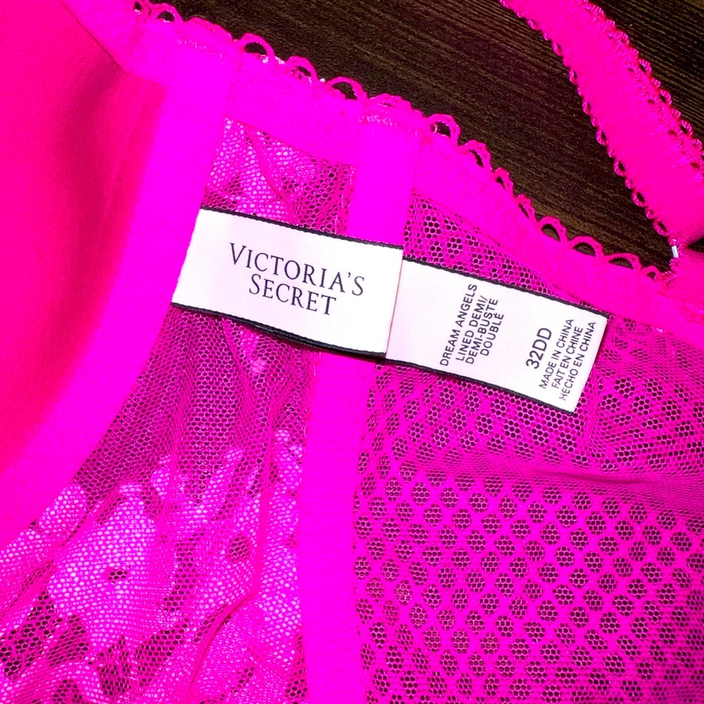 Victoria Secret - Picture 4 of 4